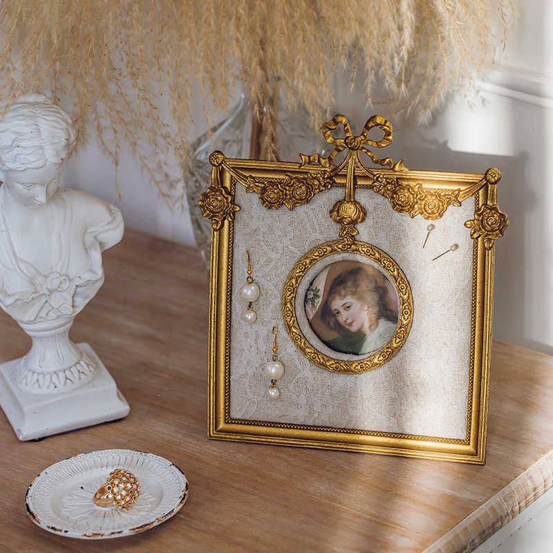 Vintage Gold Jewelry Stand Picture Frame, Creative Desktop Display Organizer for Earrings, Necklaces & Keepsakes