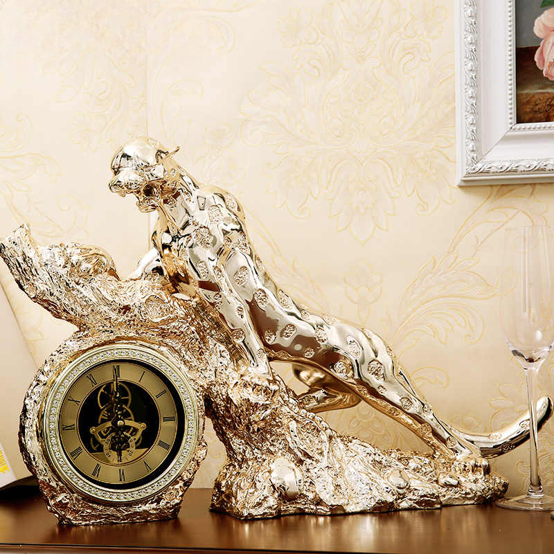 Luxury Gold Leopard Clock Sculpture – Resin Panther Timepiece for Living Room, TV Stand, or Office Decor