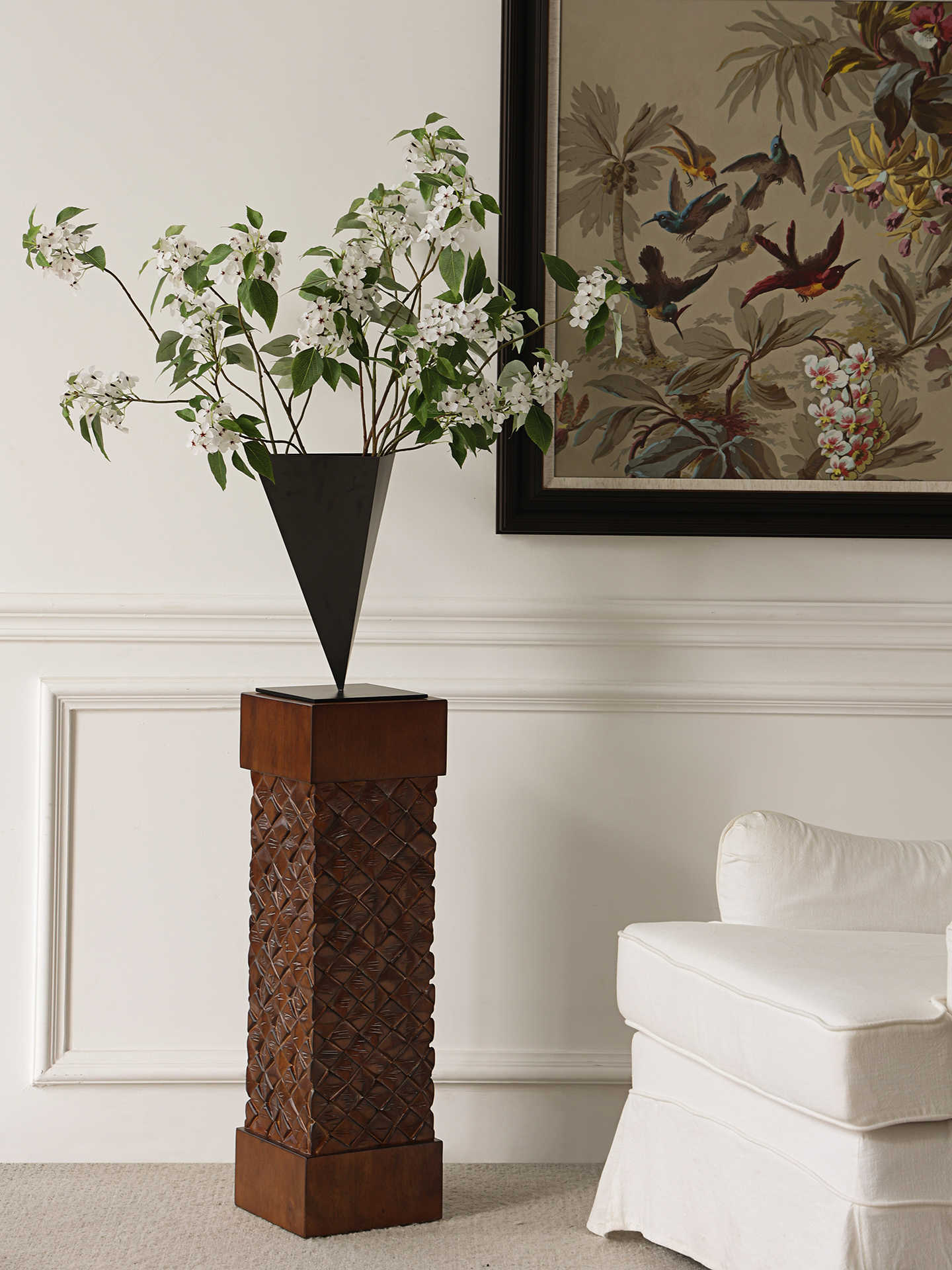 Modern Solid Wood Pedestal Stand, Hand-Carved Decorative Column for Sculpture, Plant, or Art Display, 80cm Tall Entryway Plinth for Hotel, Home, Gallery