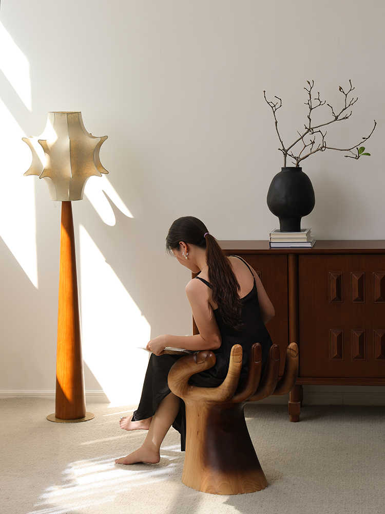 Hand Shaped Accent Chair – Modern Solid Wood Palm Single Chair, Designer Sculpture Art Seat, Unique Rest Lounge Chair for Living Room, Entryway, Bedroom, Office, 37x33x65cm