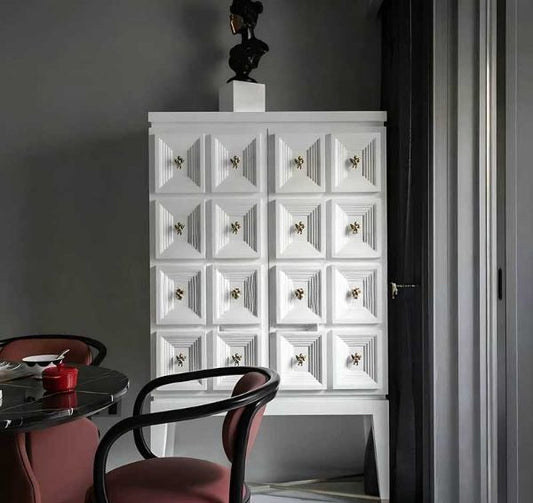 Modern Luxury White Solid Wood Bar Cabinet – High-End Living Room Display, Geometric Door Buffet