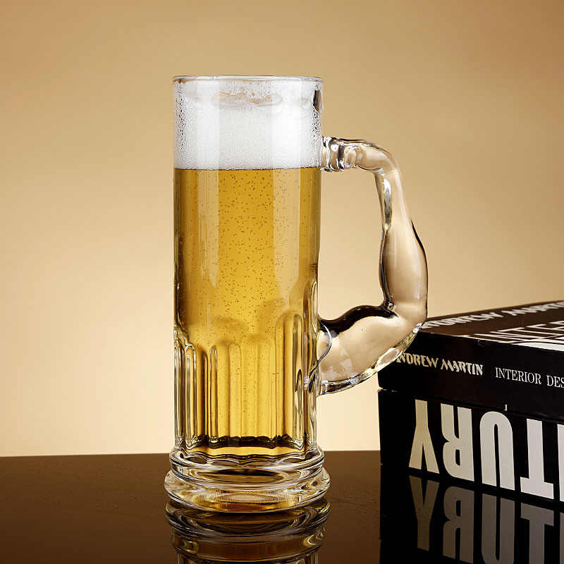 Creative Strongman Beer Mug, Large Capacity Craft Beer Glass with Muscular Handle, 580ml Transparent Glass Tankard for Beer & Juice