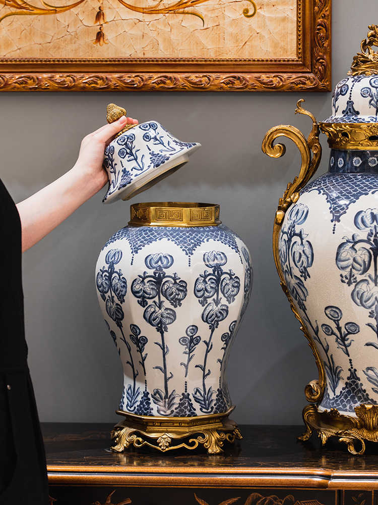 Luxury Blue and White Porcelain Ginger Jar with Brass Accents – Classic Decorative Vase for Villa Entryway and Living Room
