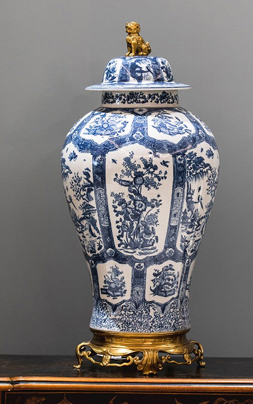 Oversized Blue and White Porcelain Ginger Jar with Brass Base and Lion Lid – Luxury Classical Flower Vase for Villa Entryway Décor