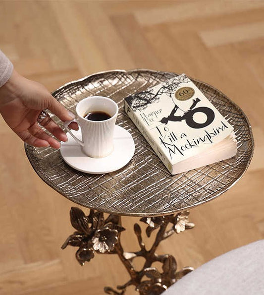 Luxury Metal Side Table, Brass Floral Accent Table for Sofa, High-End Living Room Furniture with Decorative Base