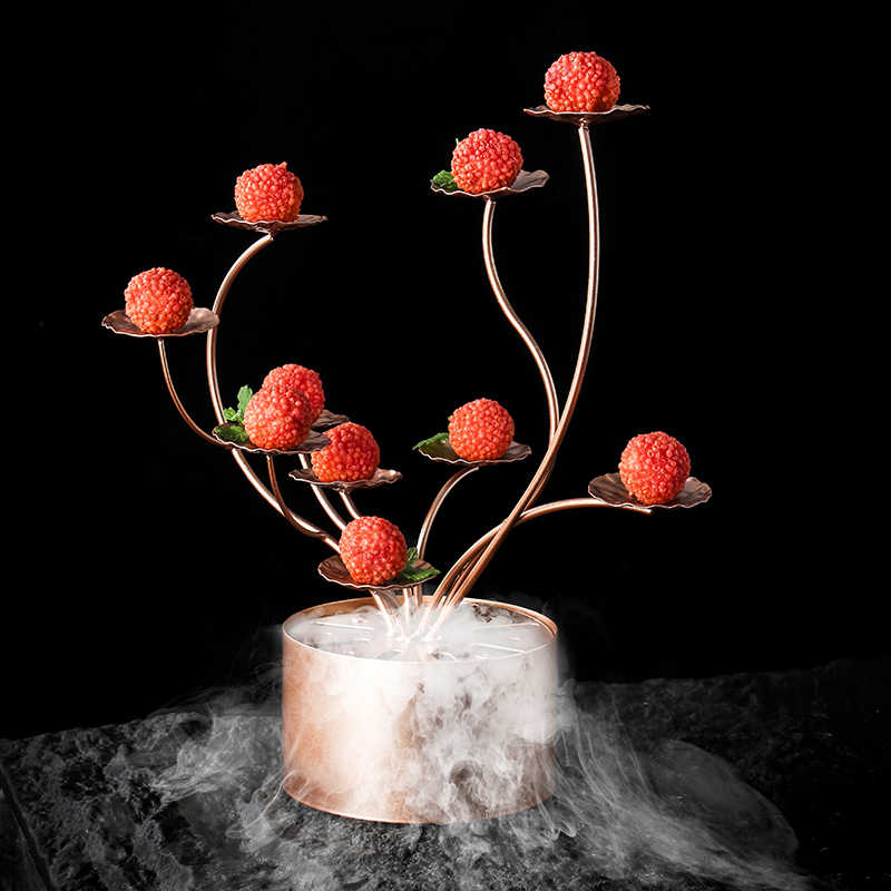 Creative Dessert Display Stand, Gold Metal Tree Branch Fruit Holder for Hotels & Restaurants, Michelin-Style Presentation Rack for Lychee & Durian