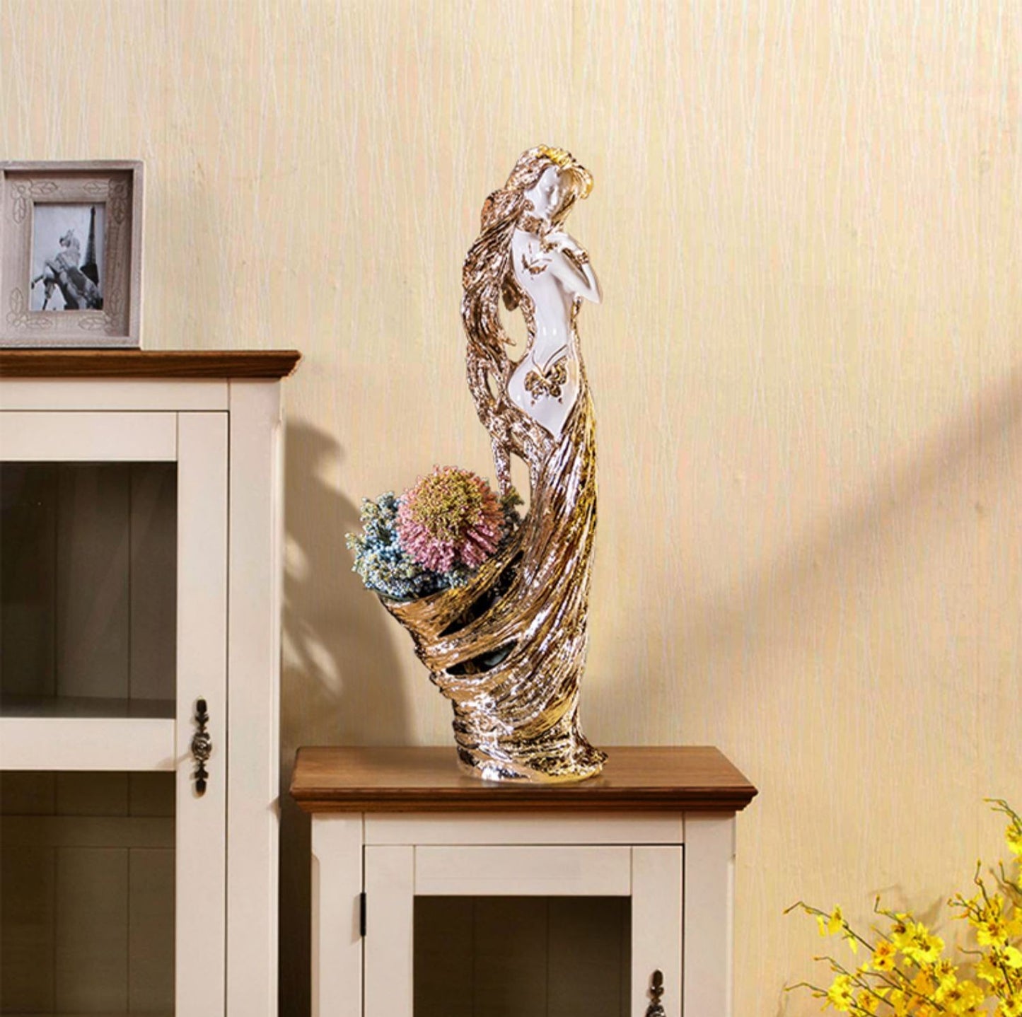 Luxury Lady Resin Floor Sculpture – Elegant Gold Art Figurine for Living Room, Lobby, or Hotel Entryway Décor