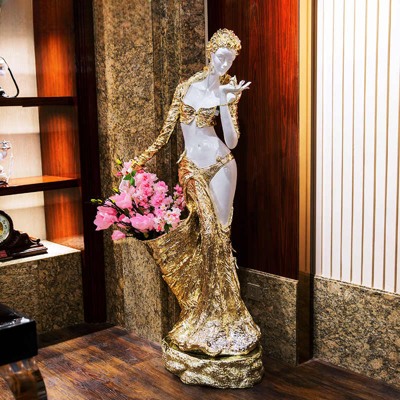 Life-Size Lady Gold Resin Floor Sculpture – Luxury Art Figurine for Hotel Lobby, Living Room, or Grand Entrance Décor