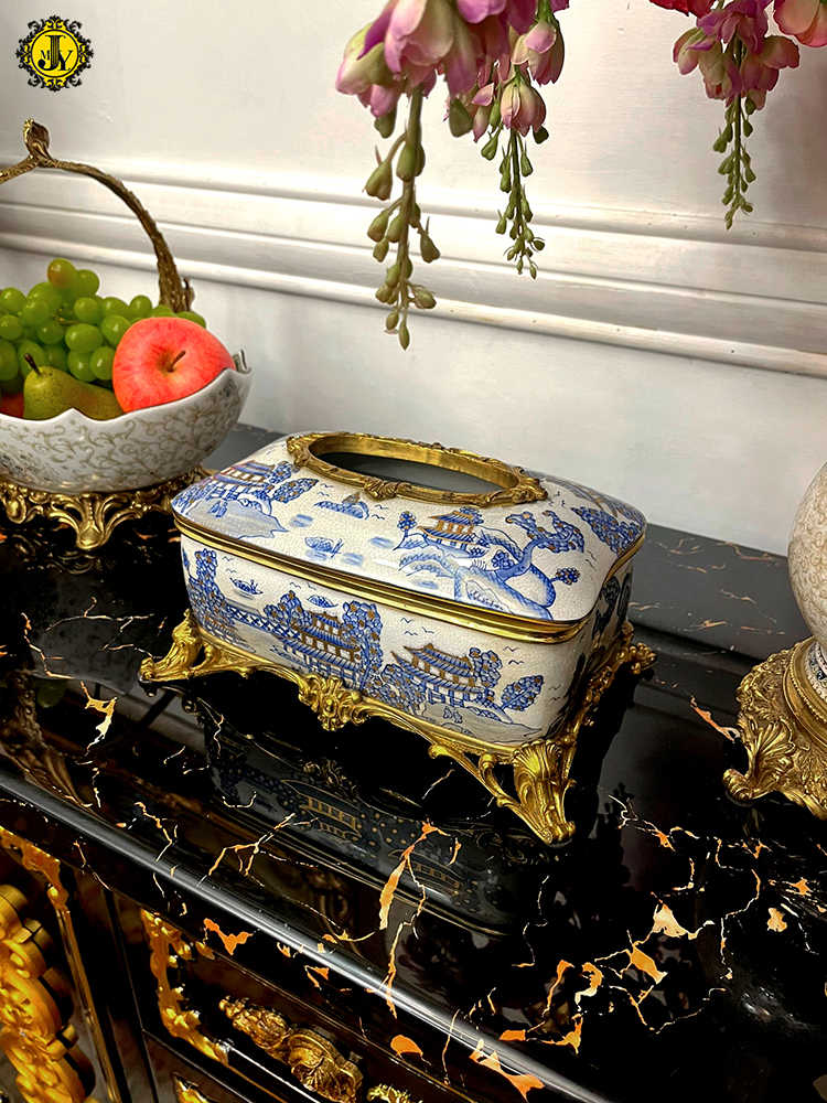 Luxury Blue and White Porcelain Tissue Box with Brass Accents – Decorative Napkin Holder for Living Room, Villa, Dining Table
