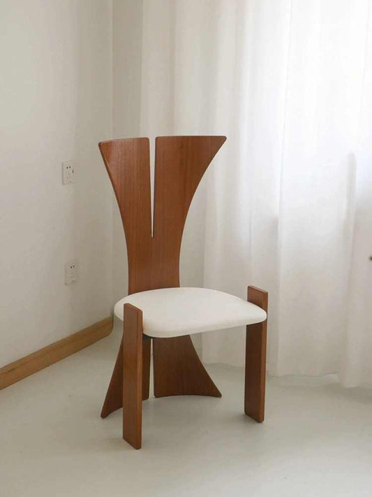 Modern Designer Sculptural Dining Chair – Contemporary Art Furniture with Y-Shaped Backrest, Mid-Century Wood Chair for Dining Room, Office, Gallery Display