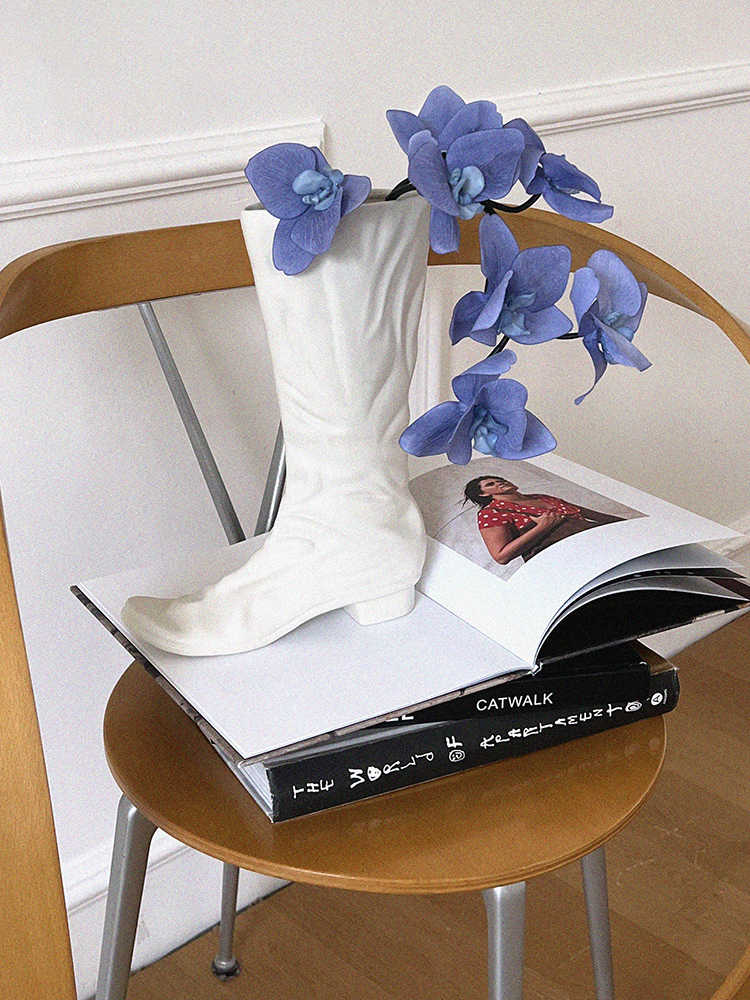 White Boot Heel Ceramic Vase – Creative High Heel Shoe Flower Vessel with Artificial Flowers, Modern Home Decor Gift