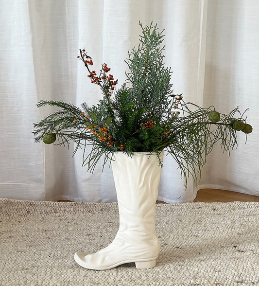 White Boot Heel Ceramic Vase – Creative High Heel Shoe Flower Vessel with Artificial Flowers, Modern Home Decor Gift