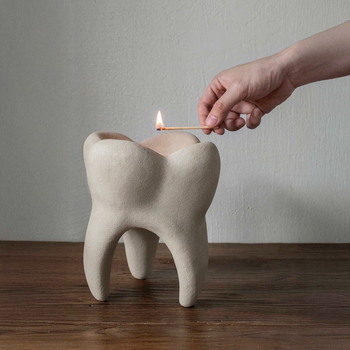 Creative Molar Tooth Candle Holder – Artistic Ceramic Candle Base, Unique Desktop Aromatherapy Home Decor Gift