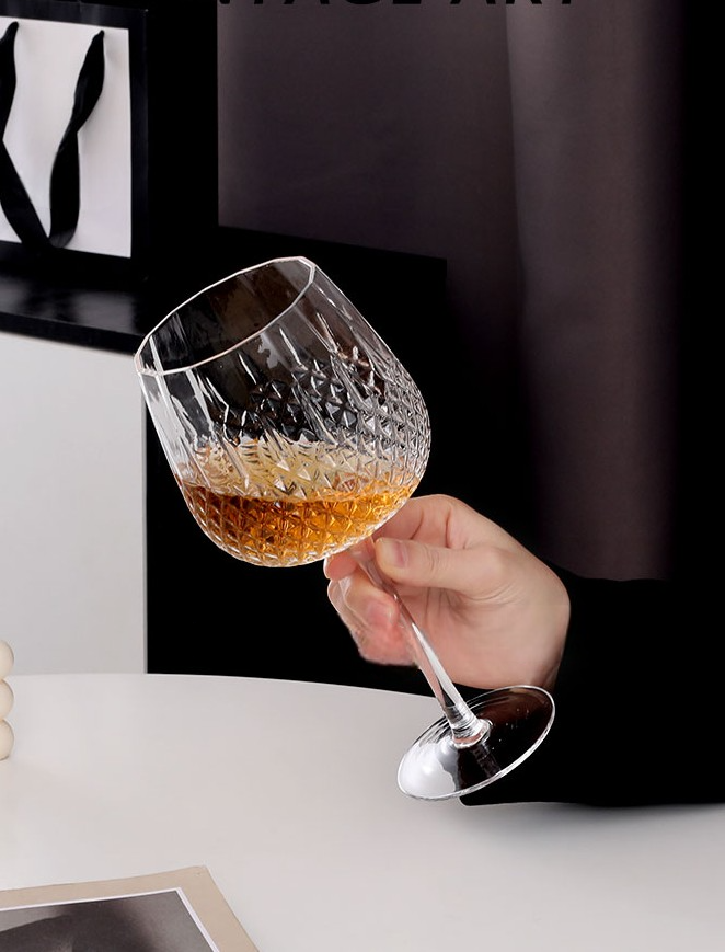 Large Crystal Red Wine Glass 700ml – Elegant Diamond Cut Stemware, Premium Lead-Free Crystal, Vintage Style, Single Goblet for Red & White Wines