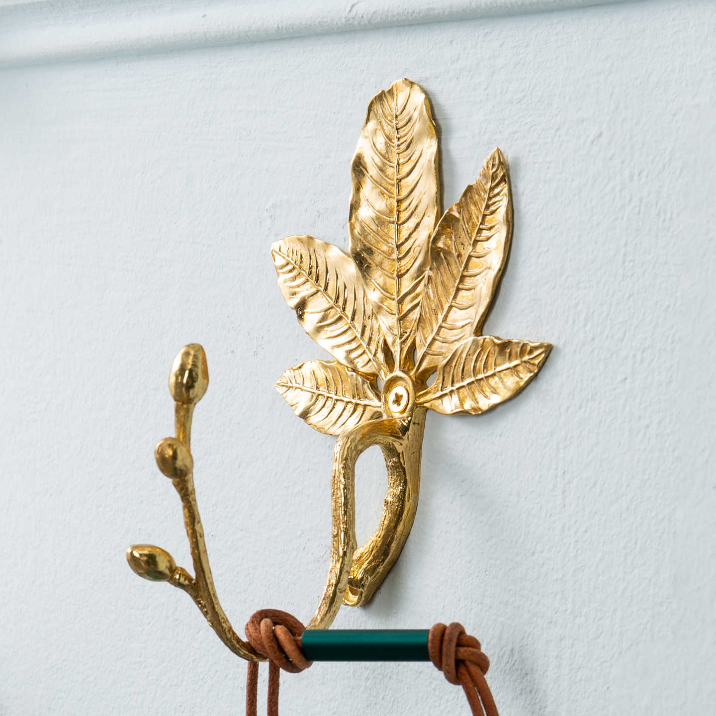 Brass Leaf Wall Hook – Gold Decorative Hook for Entryway, Bedroom, Bathroom, or Hotel Closet Organization