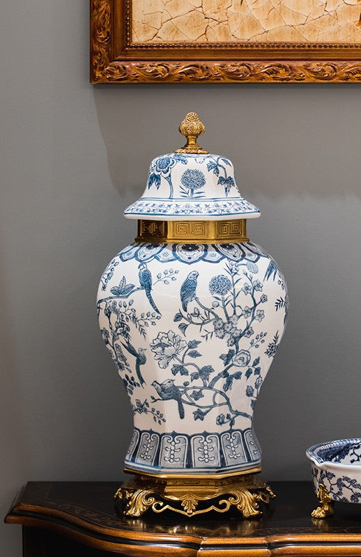 Blue and White Porcelain Ginger Jar with Brass Base – Luxury Decorative Flower Vase for Villa Entryway and Living Room