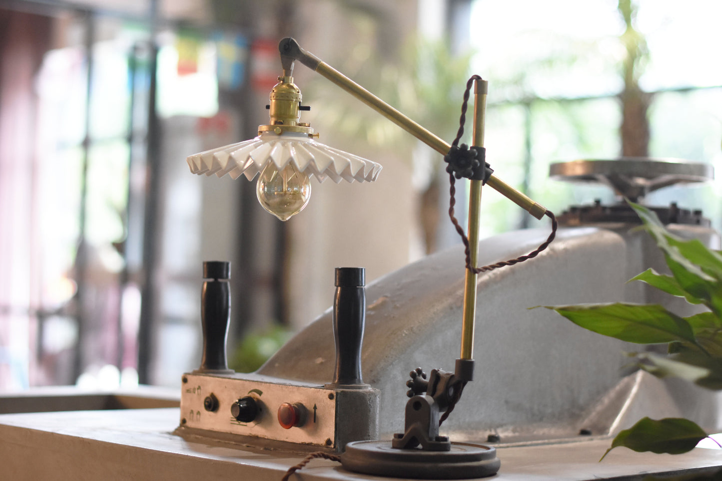 Antique Vintage Industrial Desk Lamp, Long Arm Ceramic Shade Table Lamp for Bedroom, Study, or Bedside – White