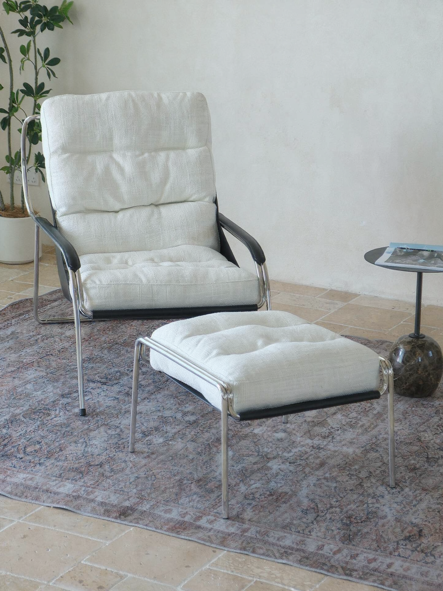 Cream Cushioned Lounge Chair with Chrome Metal Frame, Modern Reclining Accent Chair with Black Sling Back for Living Room, Bedroom, Reading Corner, Office, Reception Area and Contemporary Home Decor