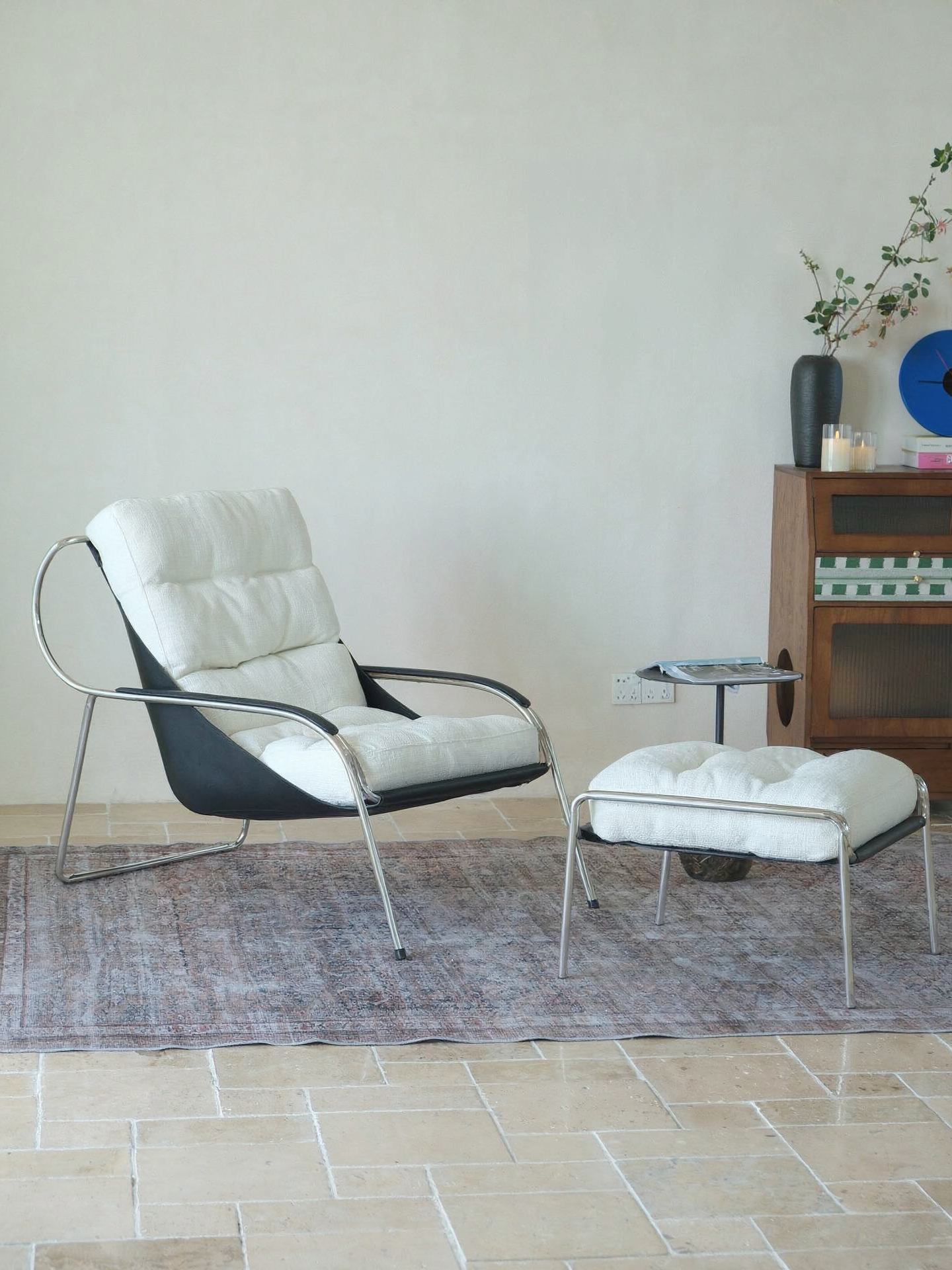 Cream Cushioned Lounge Chair with Chrome Metal Frame, Modern Reclining Accent Chair with Black Sling Back for Living Room, Bedroom, Reading Corner, Office, Reception Area and Contemporary Home Decor