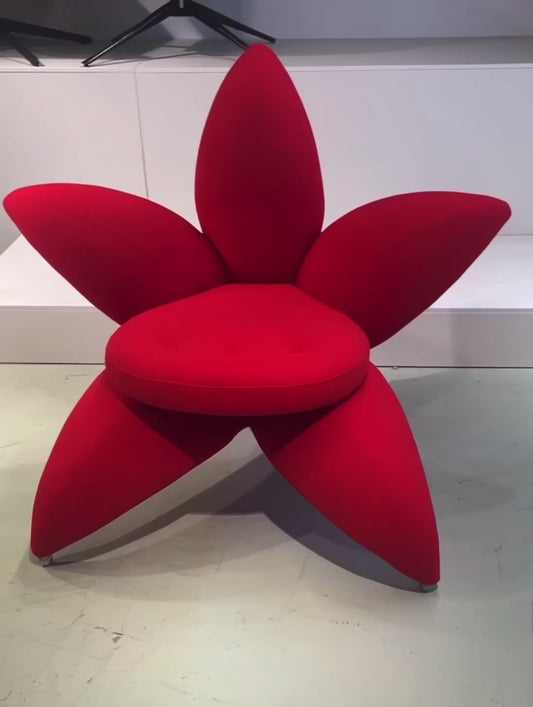 Flower Accent Chair – Modern Petal-Shaped Lounge Chair Luxury Home Decor with Pulley Wheels | Bold Velvet Upholstery | Unique Statement Furniture Piece for Living Room, Bedroom, or Office