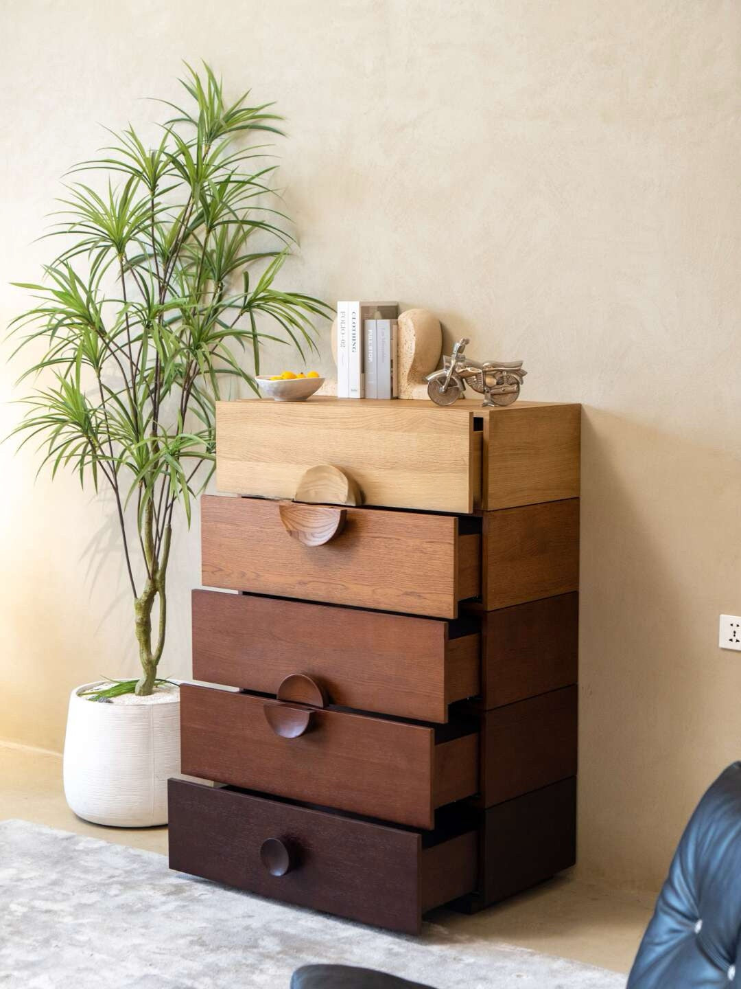Gradient Wood 5 Drawer Storage Cabinet, Tall Bedroom Dresser Chest for Living Room